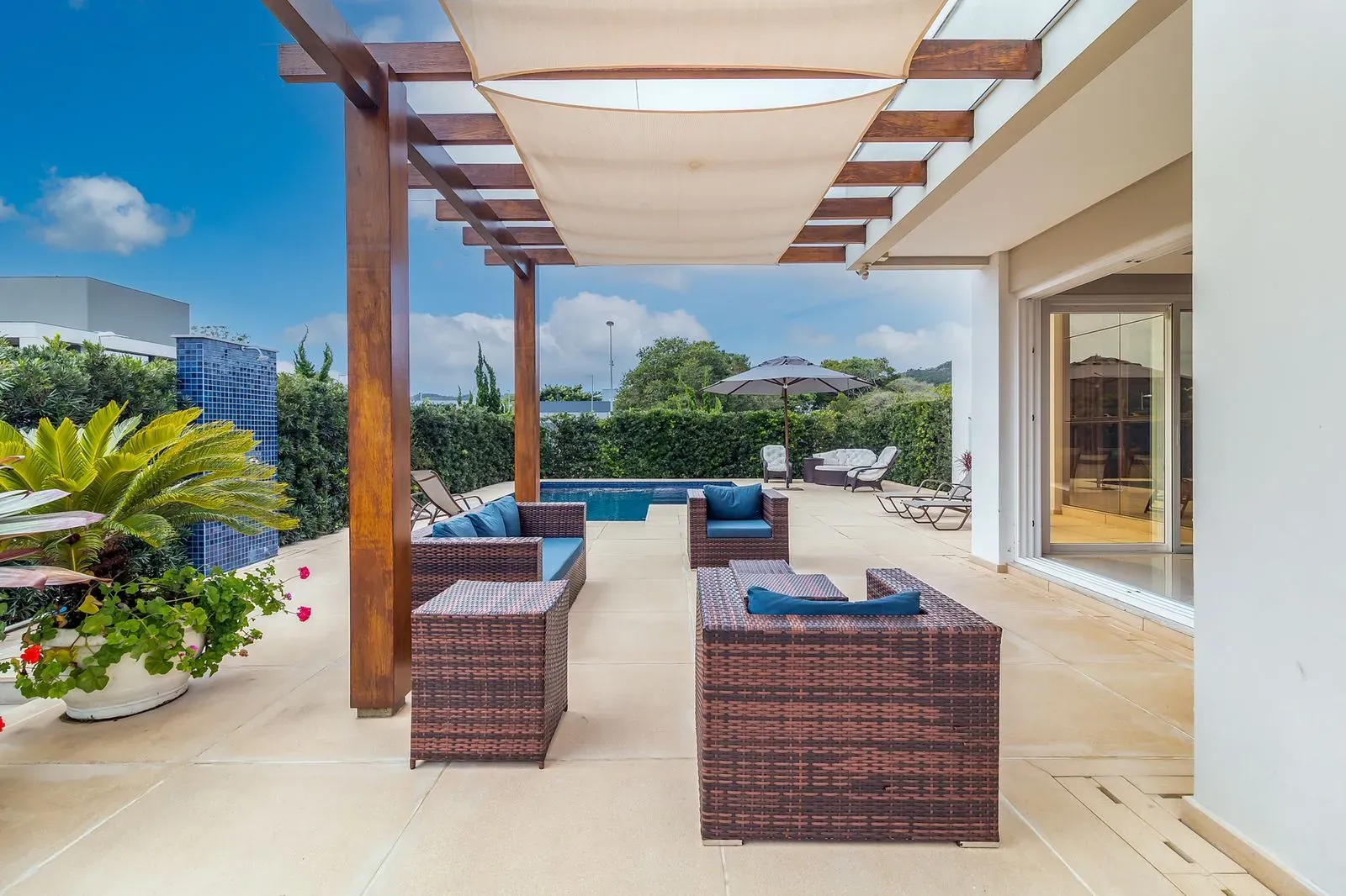 Casa amueblada con 5 suites y 700 m² — photo 9