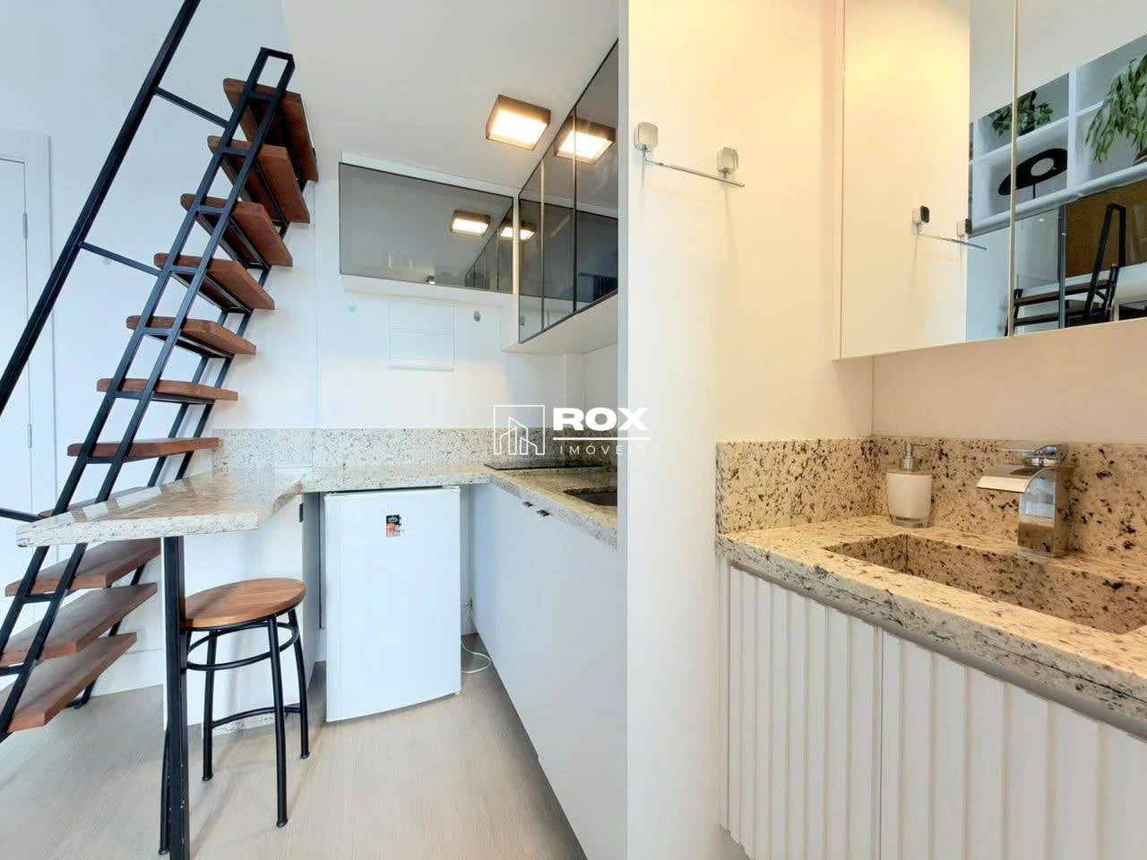 Меблированная студия 21 м² — photo 19