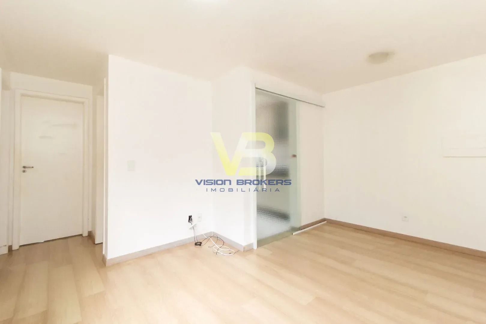 2-bedroom apartment with wood or laminate floors in Curitiba — photo 20
