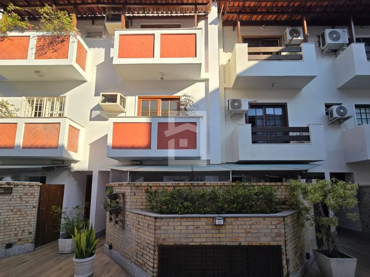 Triplex house with 4 bedrooms and 2 en-suites — photo 50