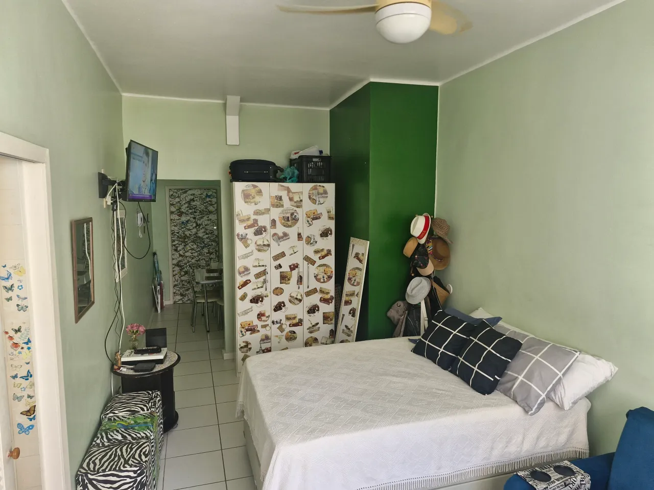 Furnished studio apartment with compact gas kitchenette — photo 5
