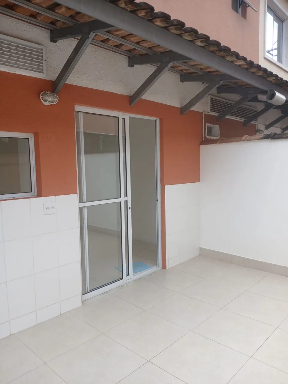 House with 3 bedrooms and 3 bathrooms, open kitchen — photo 10