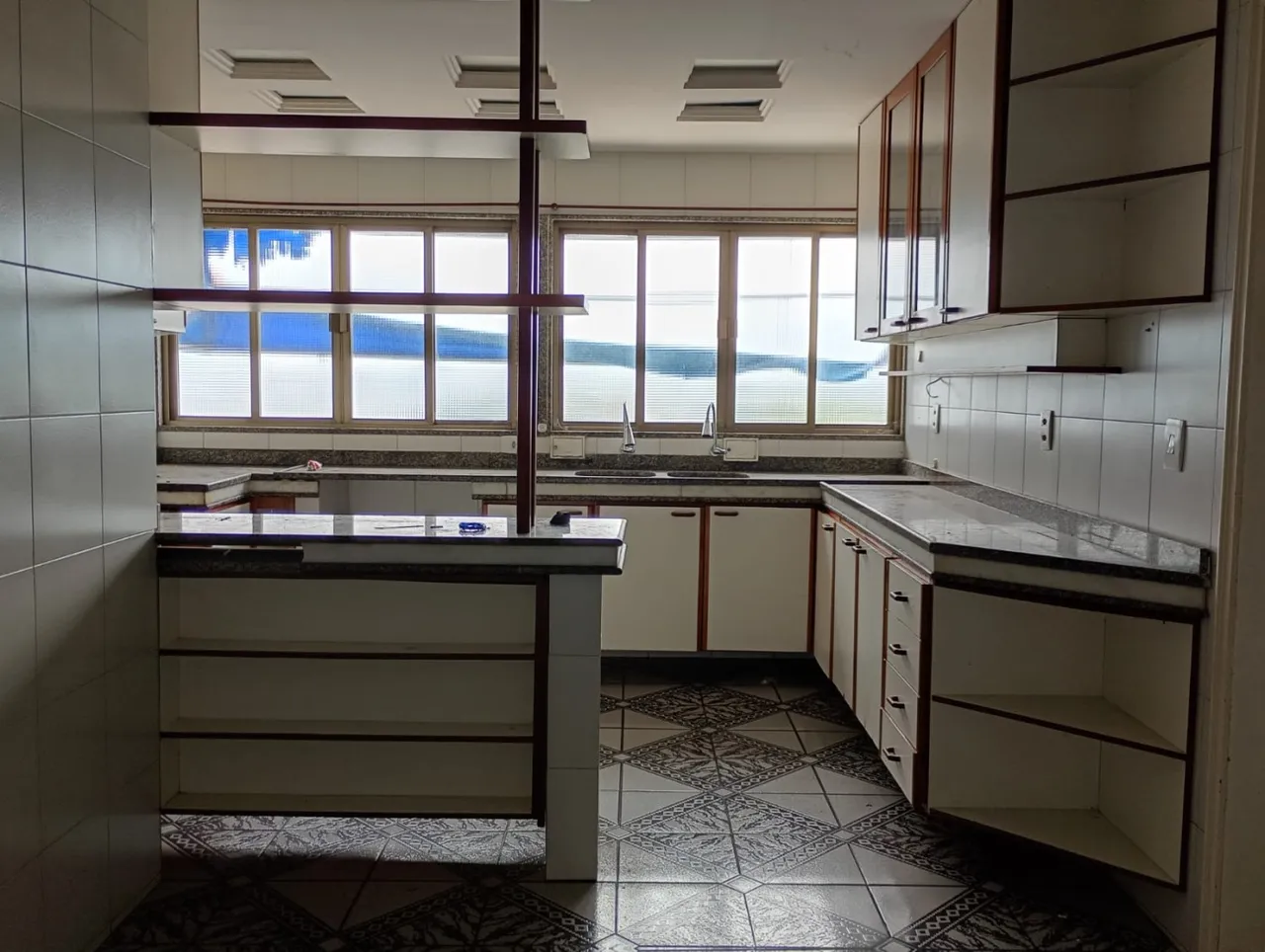 Furnished rental house with 3 bedrooms and 5 bathrooms — photo 10