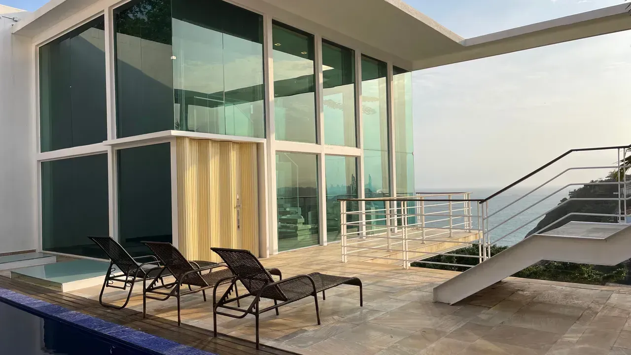 Unfurnished 3-bedroom, 3-bath house with a balcony — photo 9