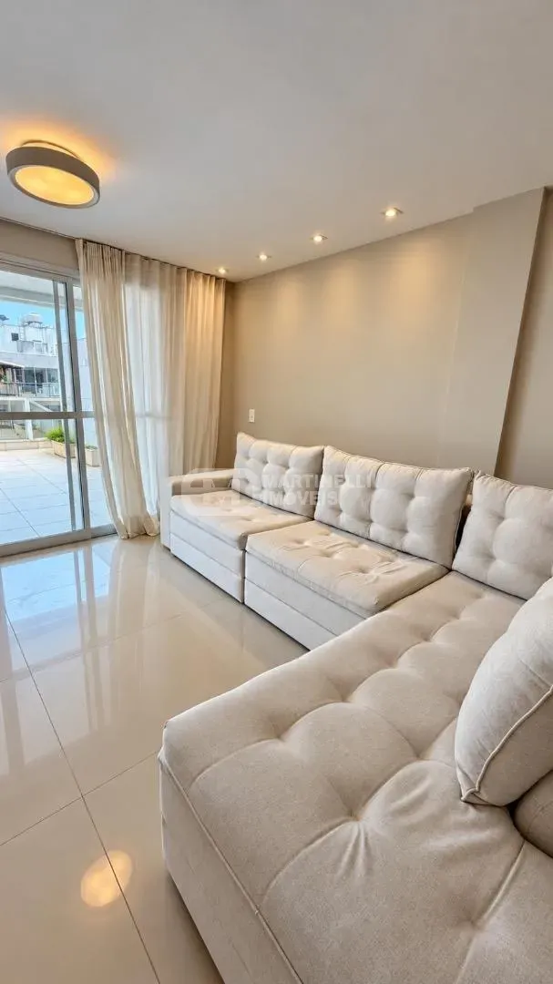 Balcony with a grill in a 3-bedroom apartment, 264 m² — photo 13
