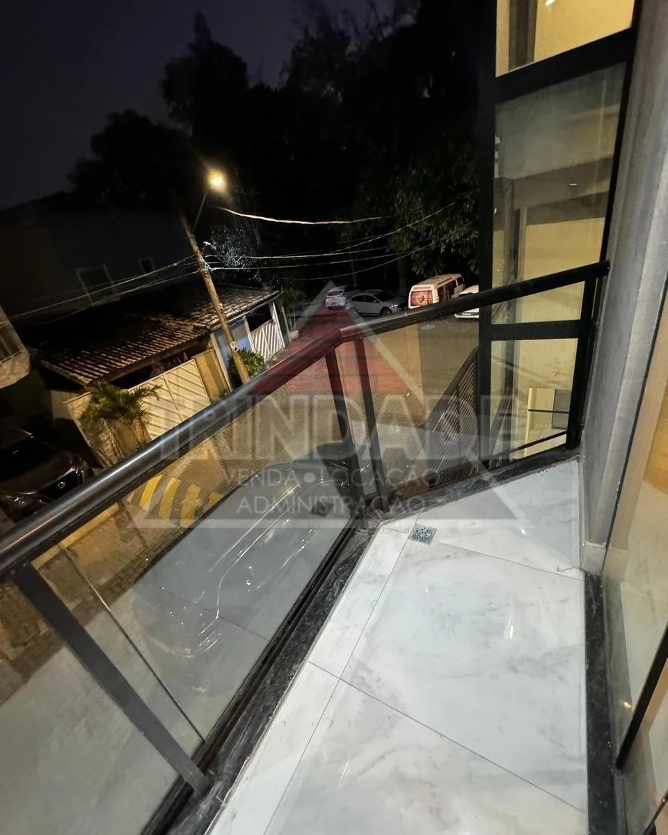 Casa com cozinha integrada a fogão a gás e coifa — photo 13