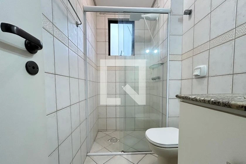 Unfurnished apartment with 2 bedrooms and a balcony — photo 12