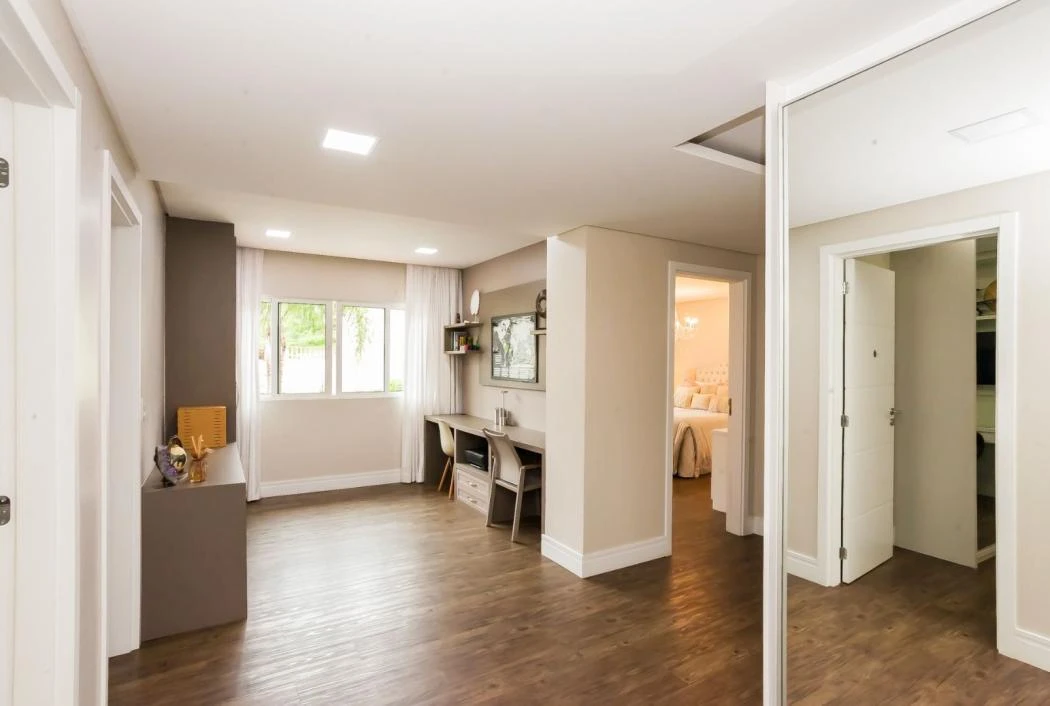 4-bedroom house with floor-to-ceiling windows — photo 18