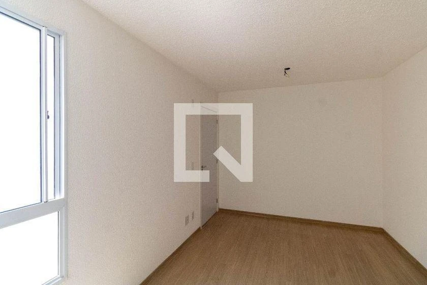 2-bedroom apartment with wood or laminate floors — photo 5