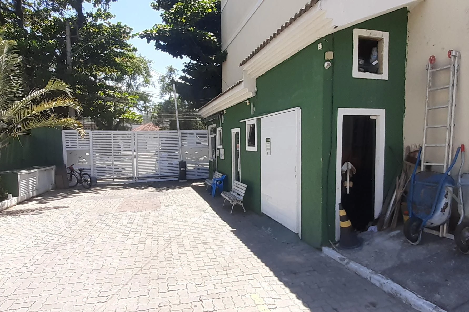 Ванна та 3 спальні: будинок 390 м² — photo 77