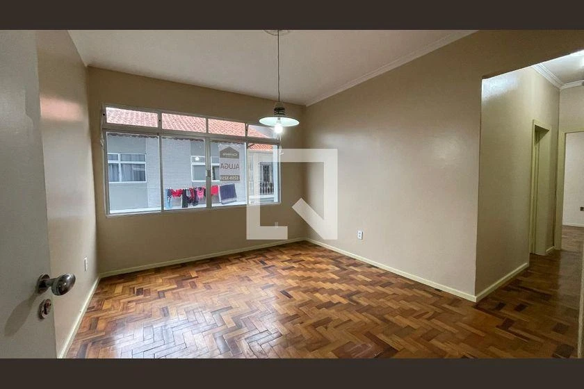 Wood or laminate floors in a 3-bedroom apartment, 70 m² — photo 6