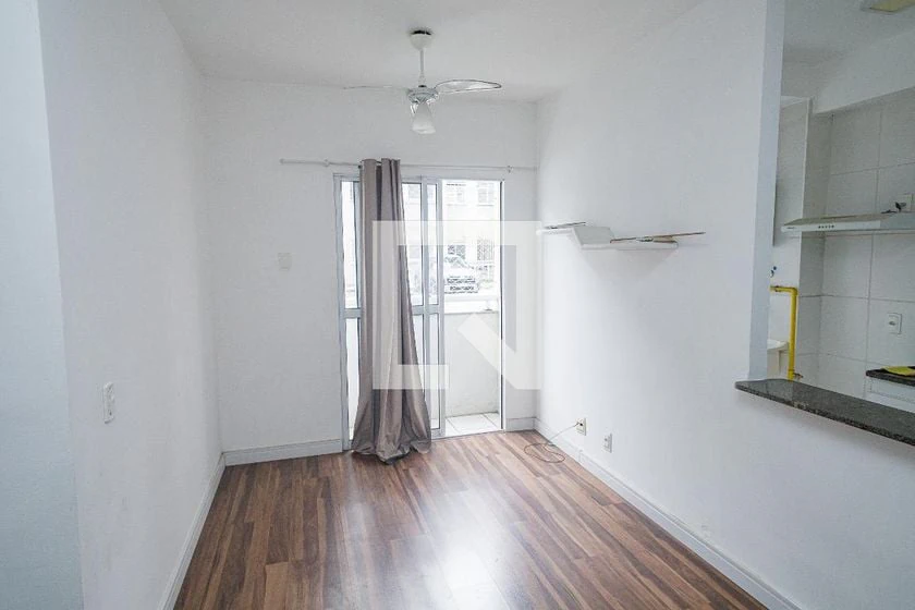 2-bedroom apartment with laundry area and balcony — photo 10