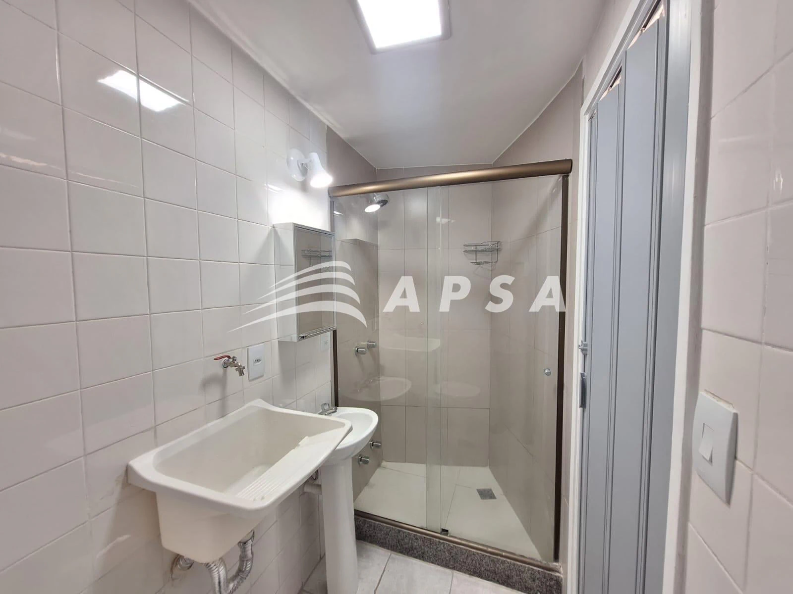 Apartamento de 1 quarto com janelas do piso ao teto — photo 9