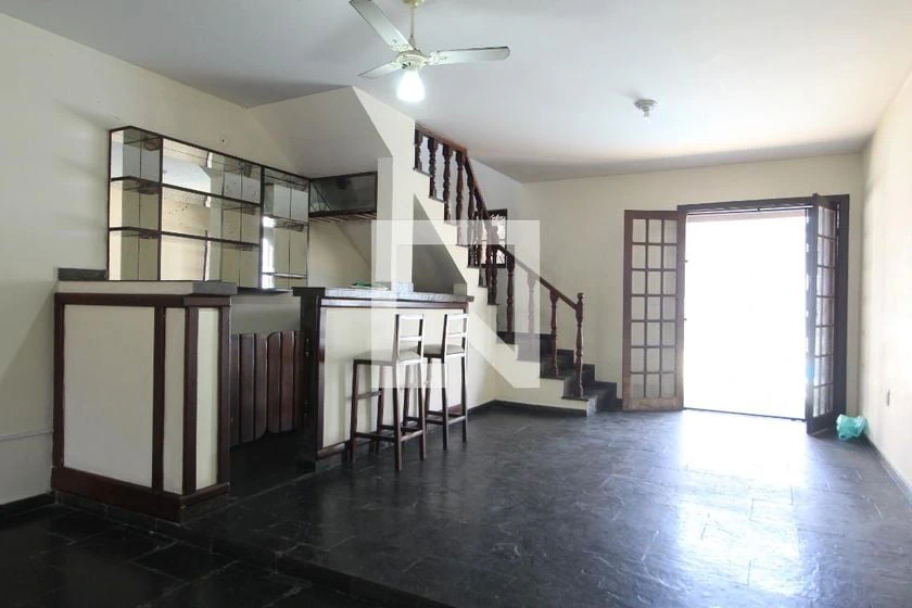 265 m² house with a home office and a bathtub — photo 46
