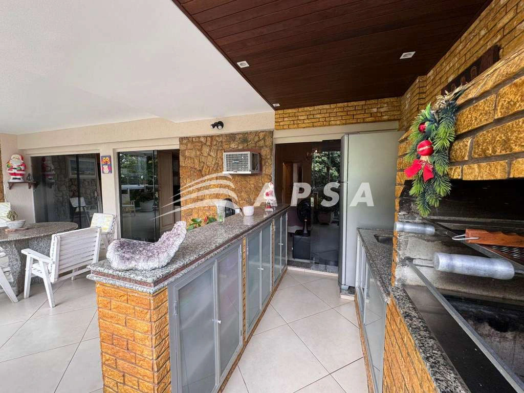 Furnished 208 m² apartment with 3 bedrooms and 2 parking spots — photo 26
