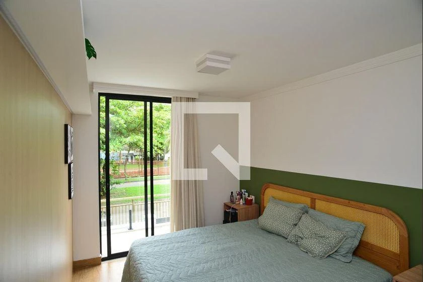 6-bedroom house with a bathtub — photo 15