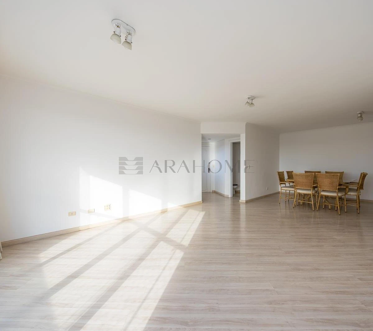 4-bedroom apartment with a bathtub in Curitiba