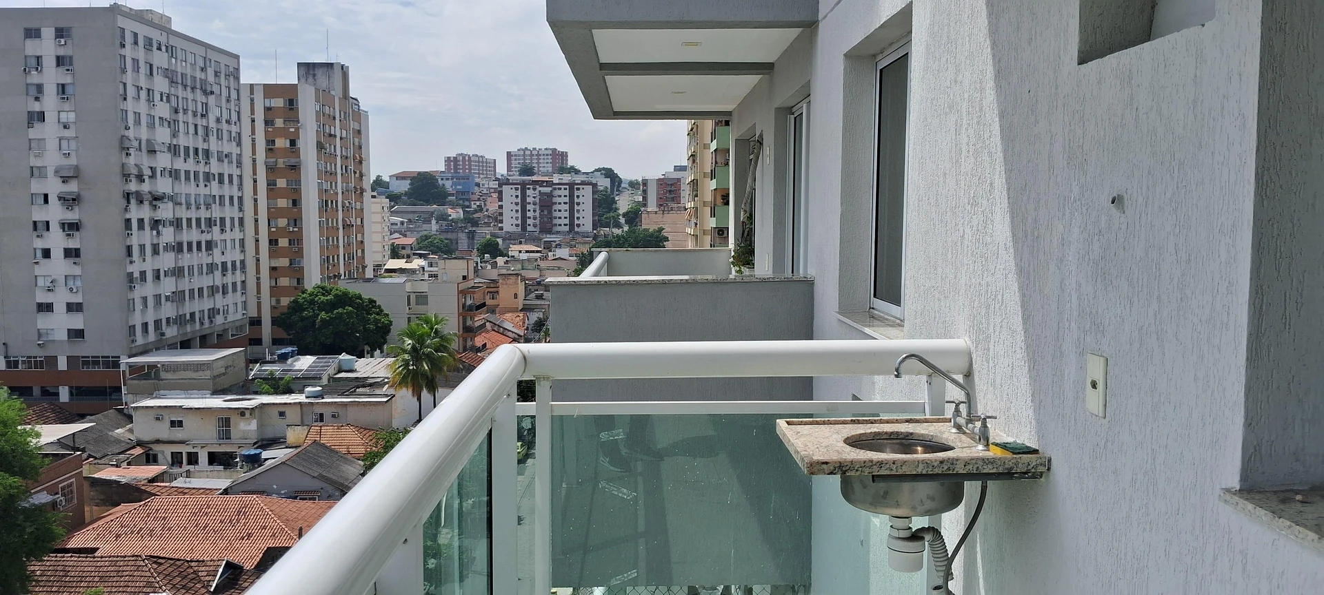 2-bedroom apartment in a building with a gym — photo 17