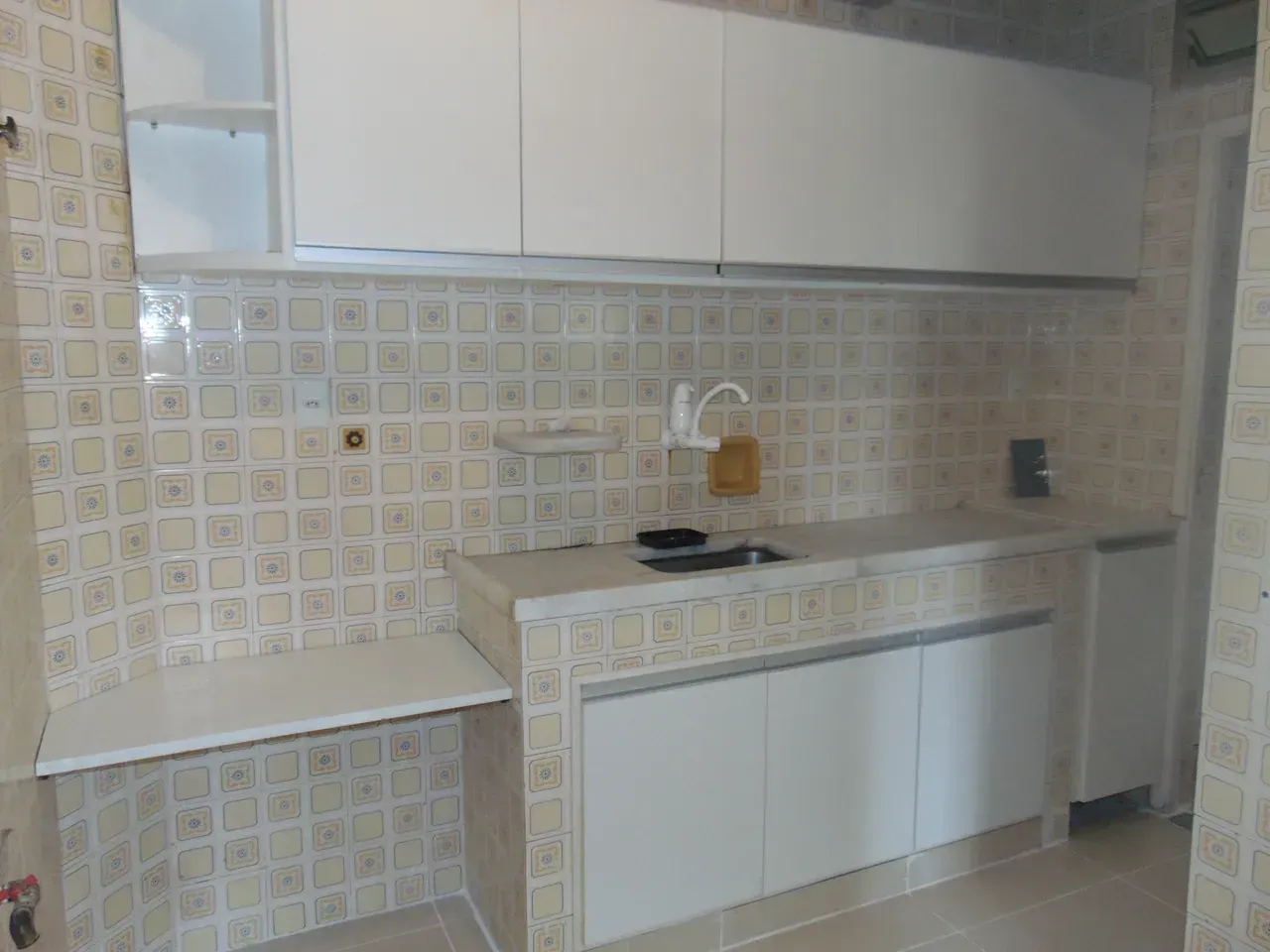 Unfurnished 3-bedroom apartment with built-in wardrobes — photo 3