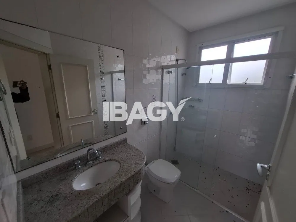 4-bedroom house with 3 suites and 400 m² total area — photo 14