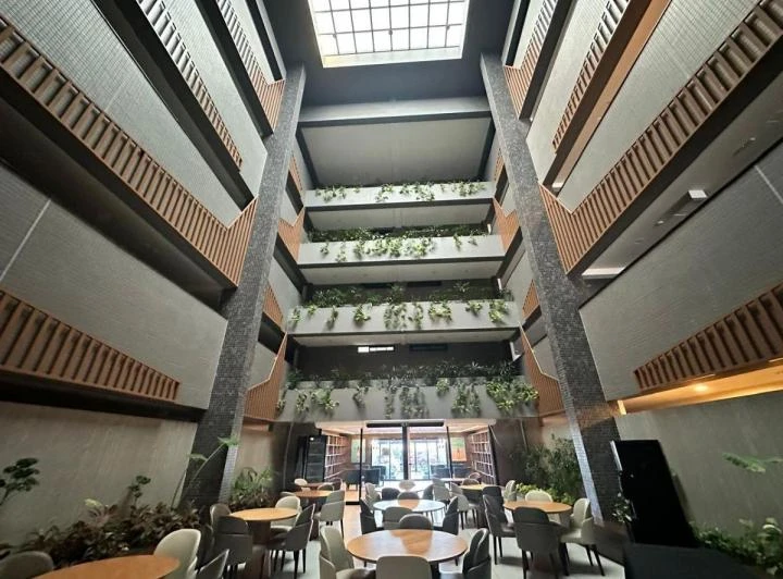 Мебльована квартира 66 м² з 1 спальнею-сюїтою — photo 8