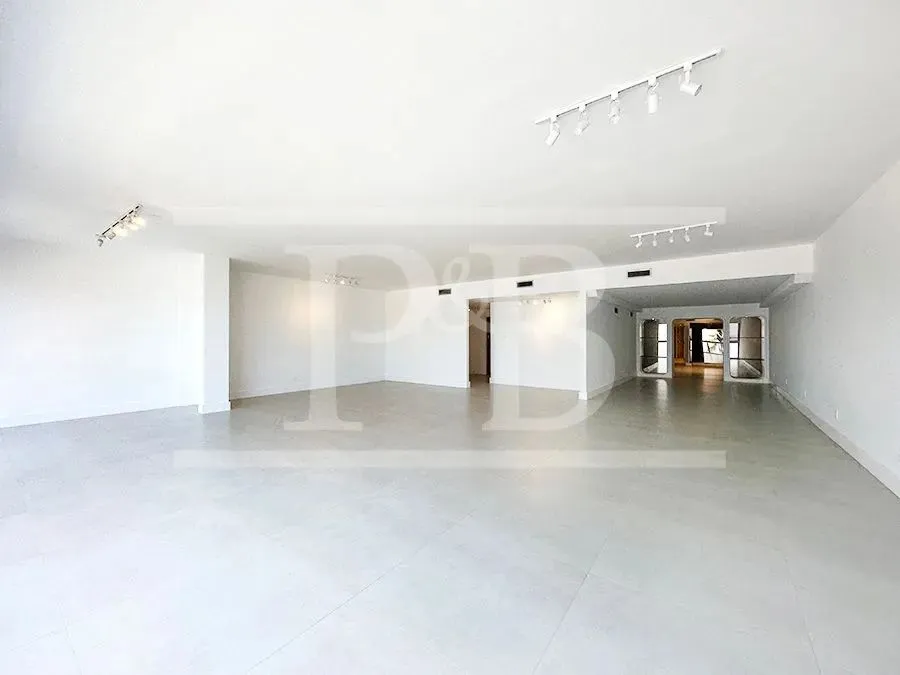 3-bedroom apartment with enclosed glass balcony — photo 7