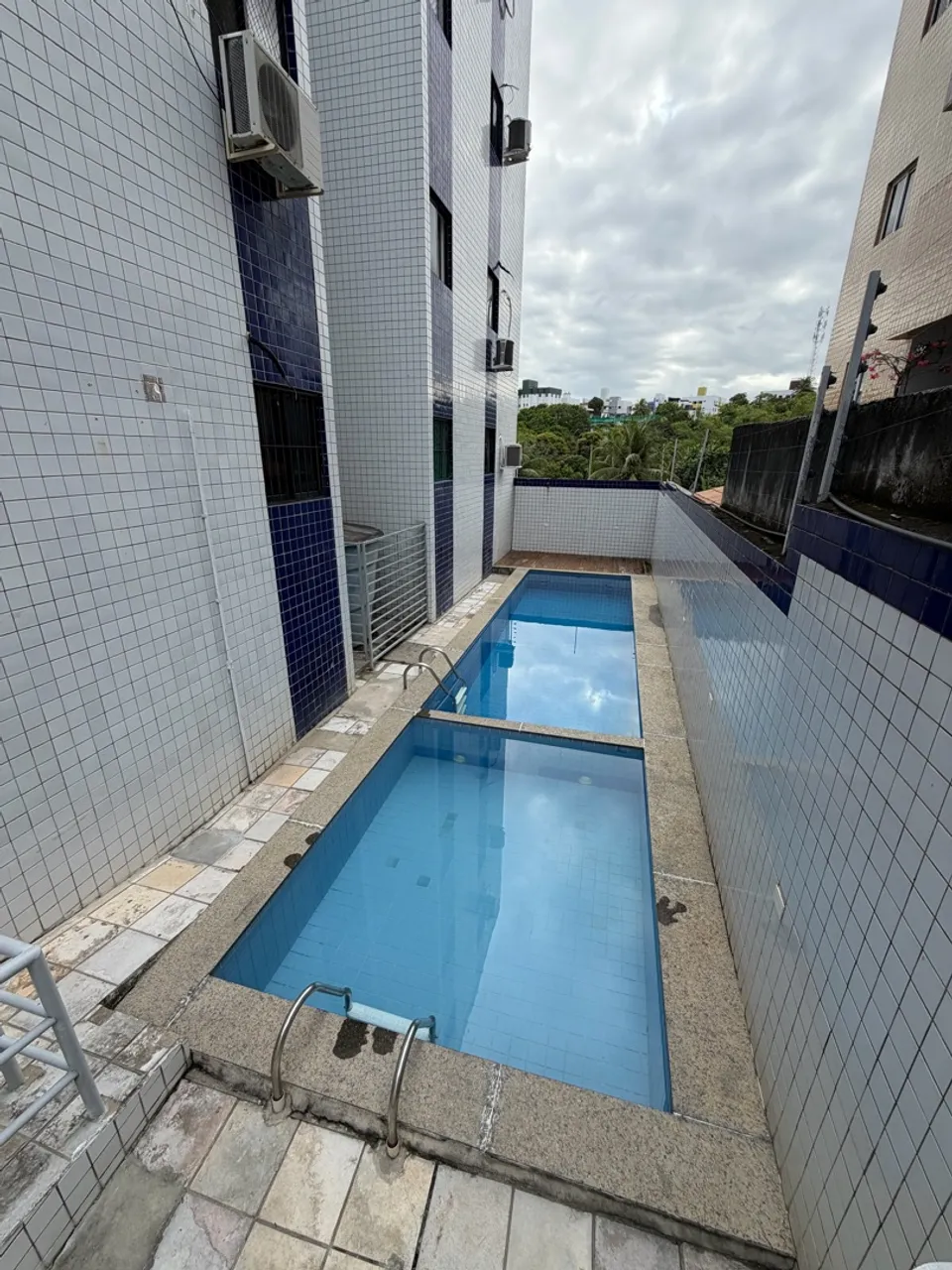 3-bedroom apartment in a building with a pool — photo 7