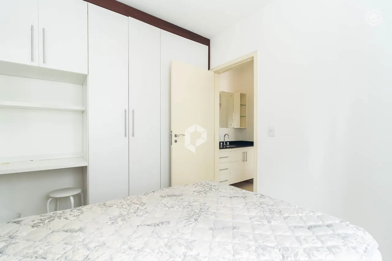 Furnished 1-bedroom apartment with a private BBQ — photo 12