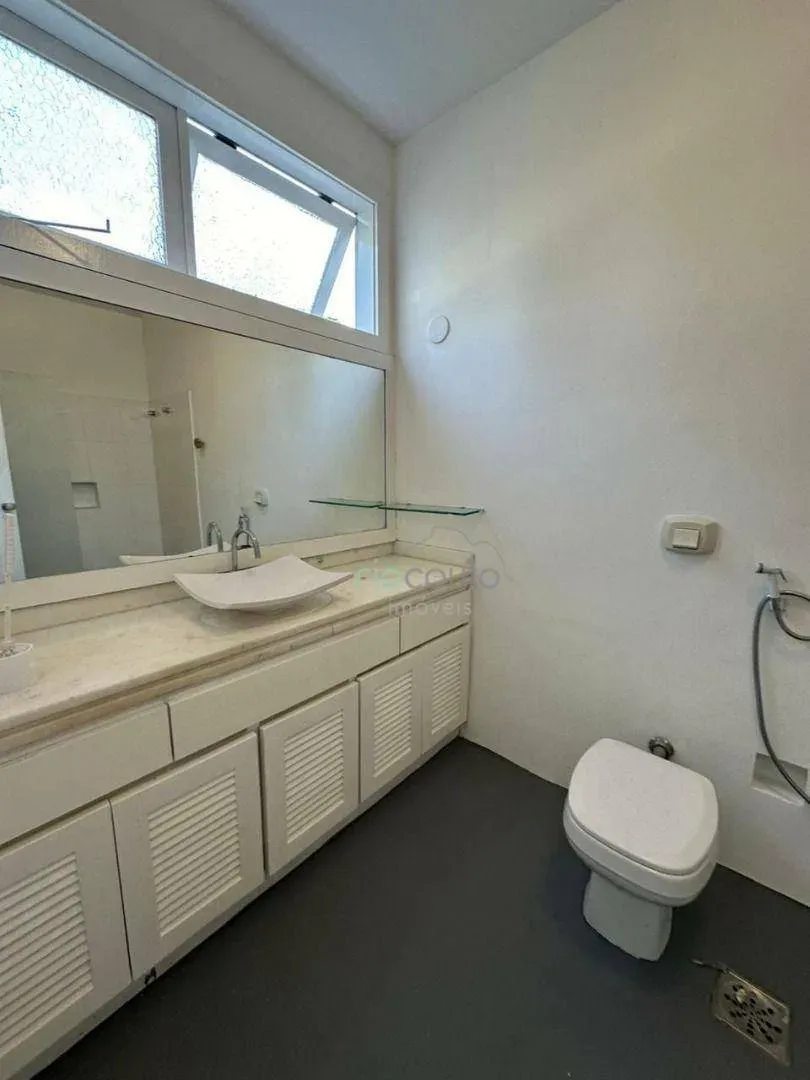 Casa com 5 quartos, 990 m² e 2 vagas, perto das janelas — photo 60