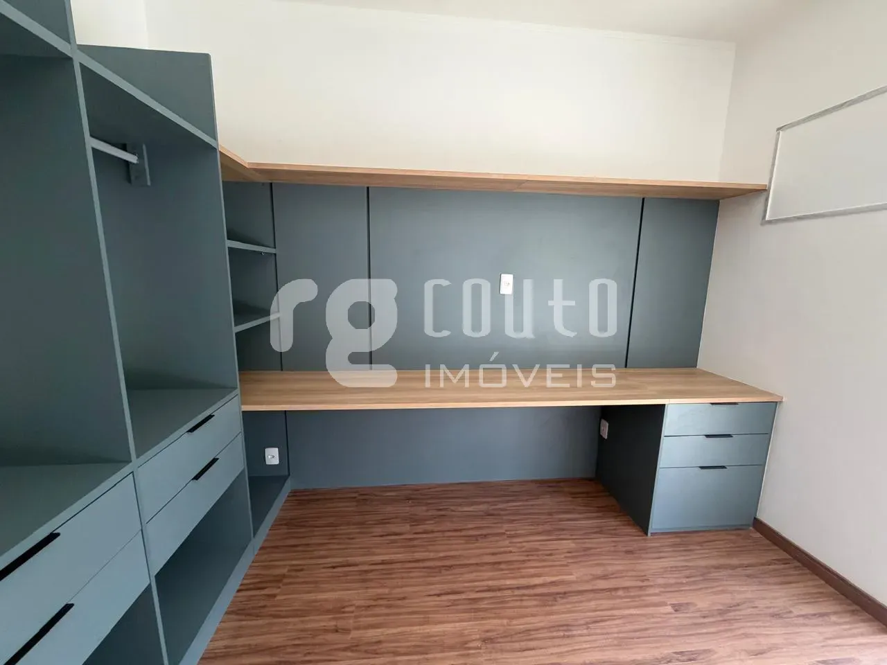 3-bedroom apartment with built-in wardrobes and balcony — photo 19