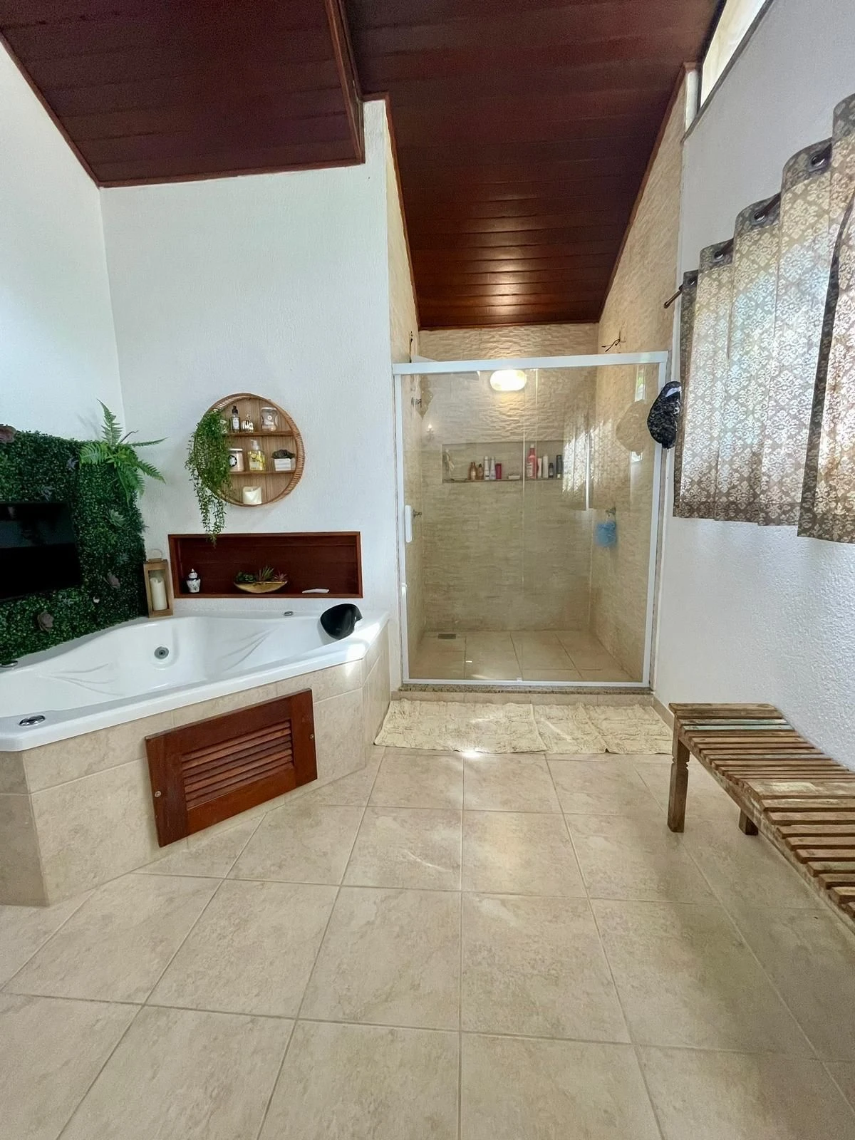 4-bedroom apartment with a grill on the balcony — photo 57