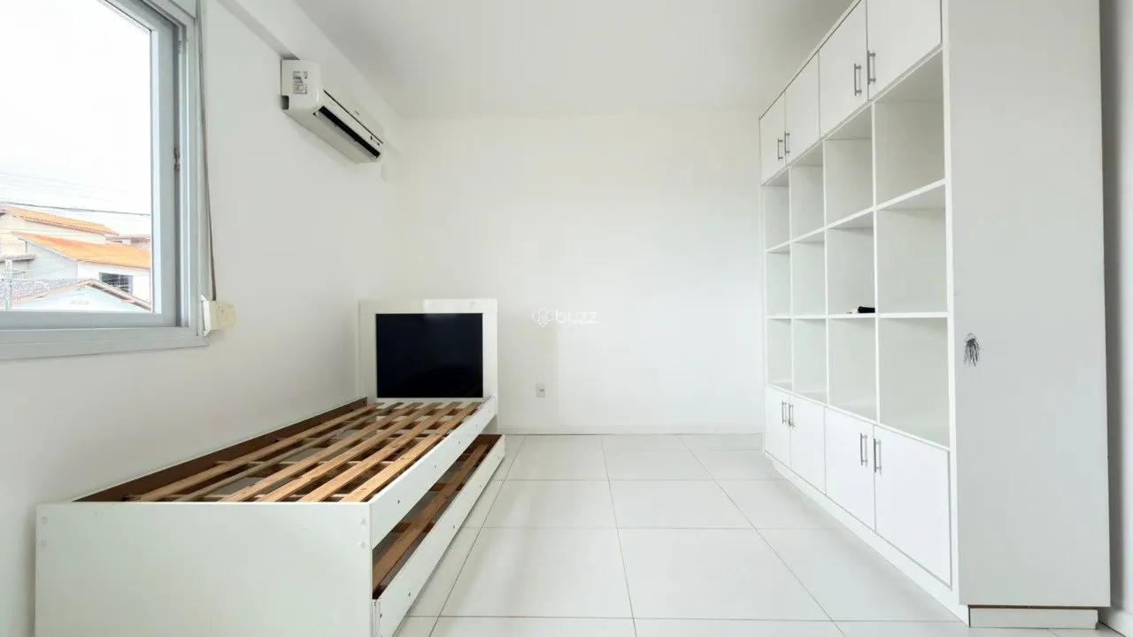 146 m² house with a walk-in closet and a garden — photo 16