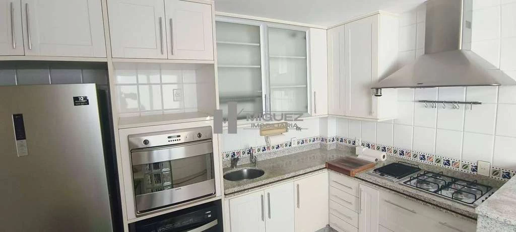 Furnished 321 m² apartment with 4 bedrooms and 2 parking — photo 2
