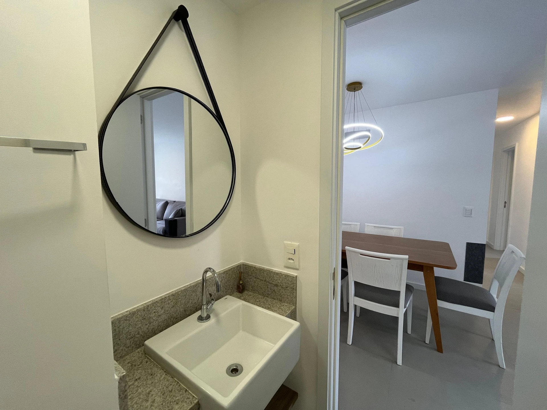 Furnished apartment, 89 m², with a glass-enclosed balcony — photo 25
