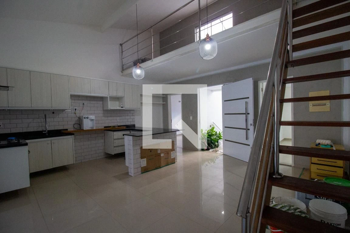 Floor-to-ceiling windows in a 2-bedroom house, 220 m²