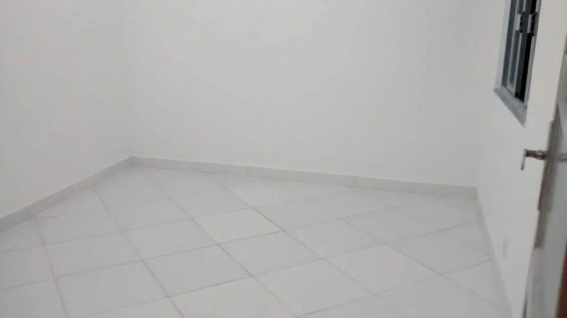 Casa sem vaga com cozinha separada e área de lavanderia