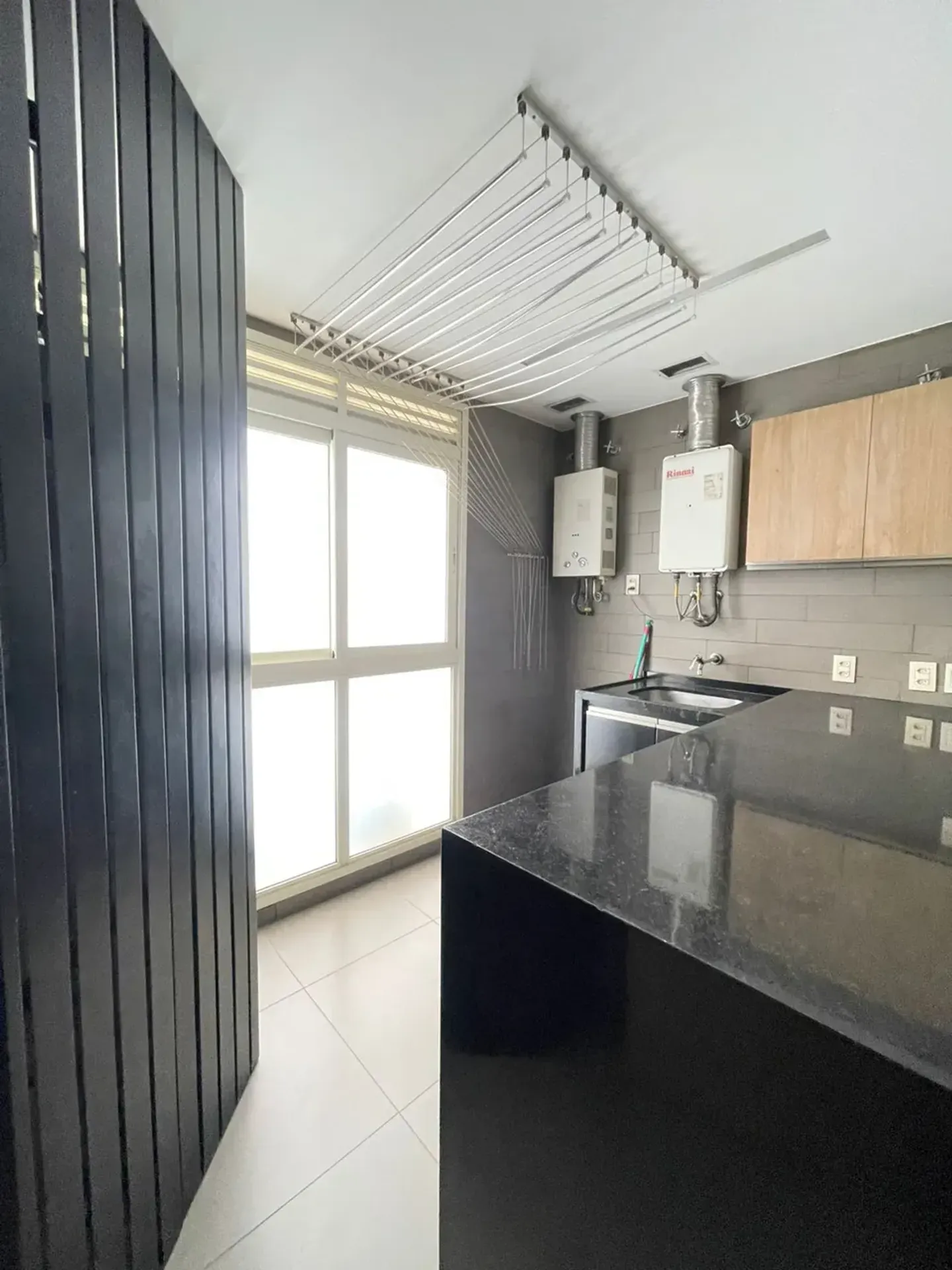 Furnished 3-bedroom apartment with glassed balcony — photo 12