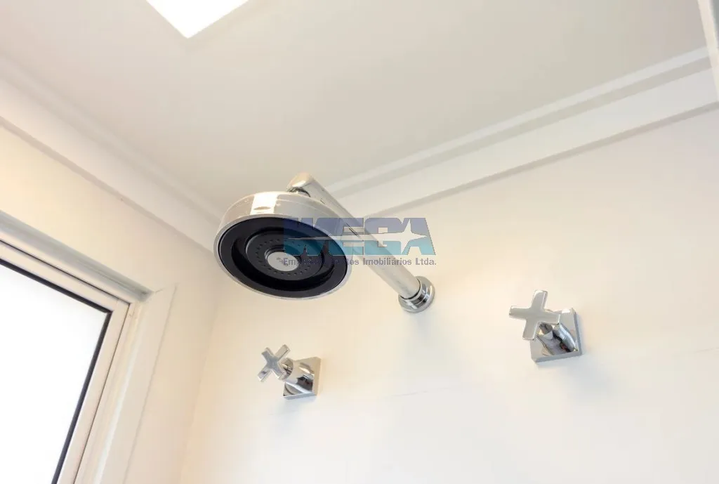 Apartamento com 4 quartos e varanda de vidro fechada — photo 28