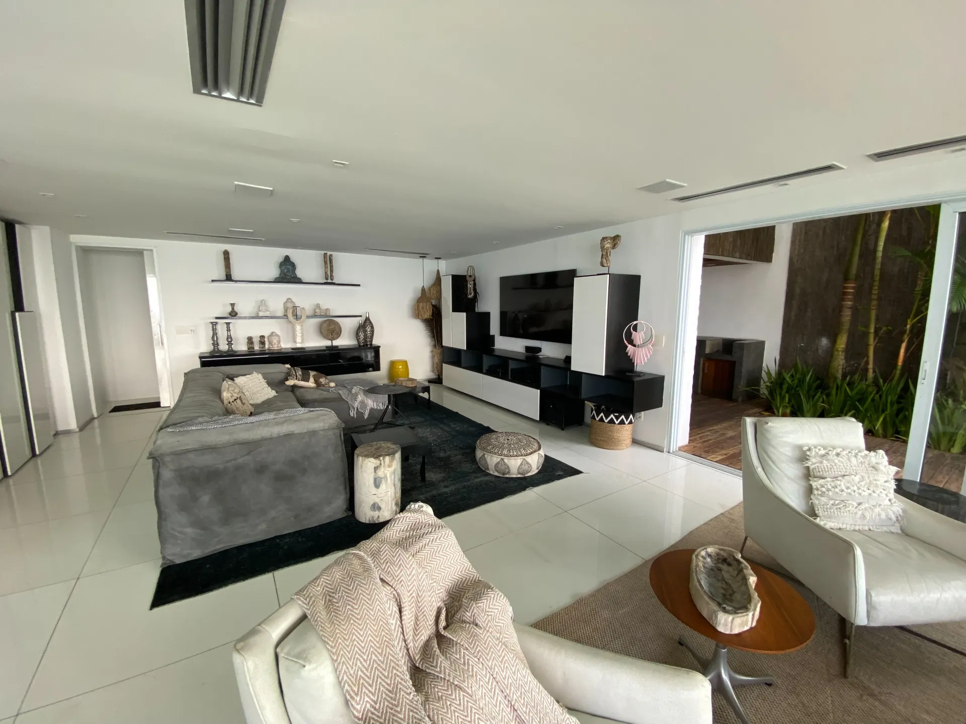 800 m² house with 5 bedrooms and an open-plan kitchen — photo 47