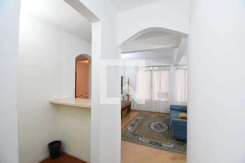 1-bedroom apartment with open-plan kitchen and gas stove — photo 2