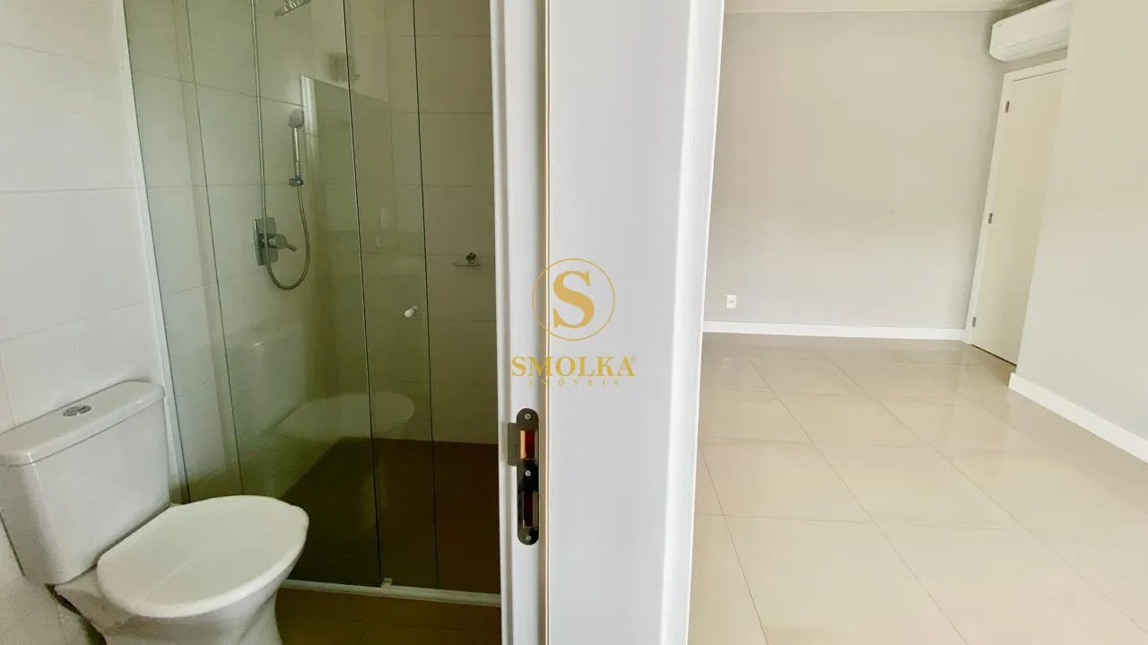 Departamento con balcón cerrado con vidrio en Florianópolis — photo 33