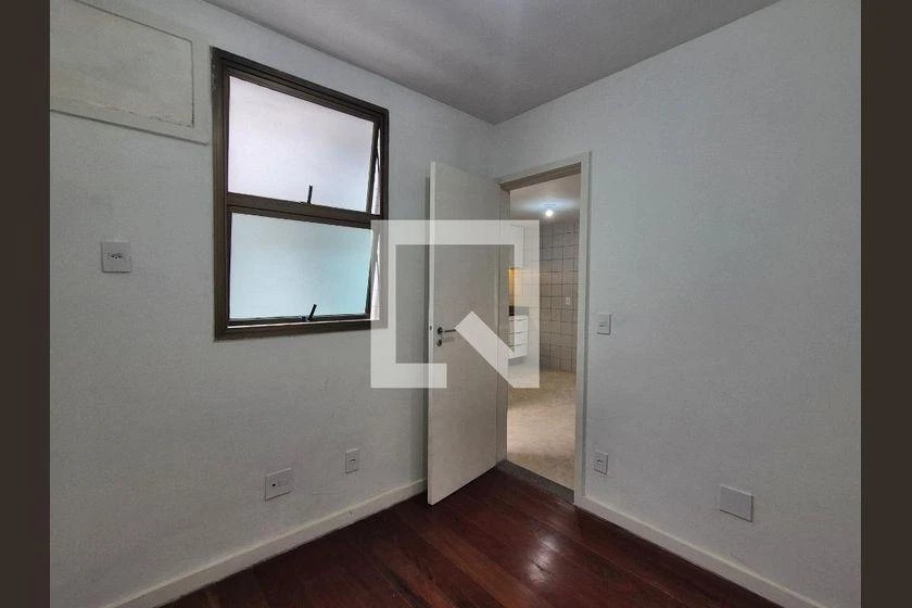 3-bedroom apartment in a building with a pool — photo 31