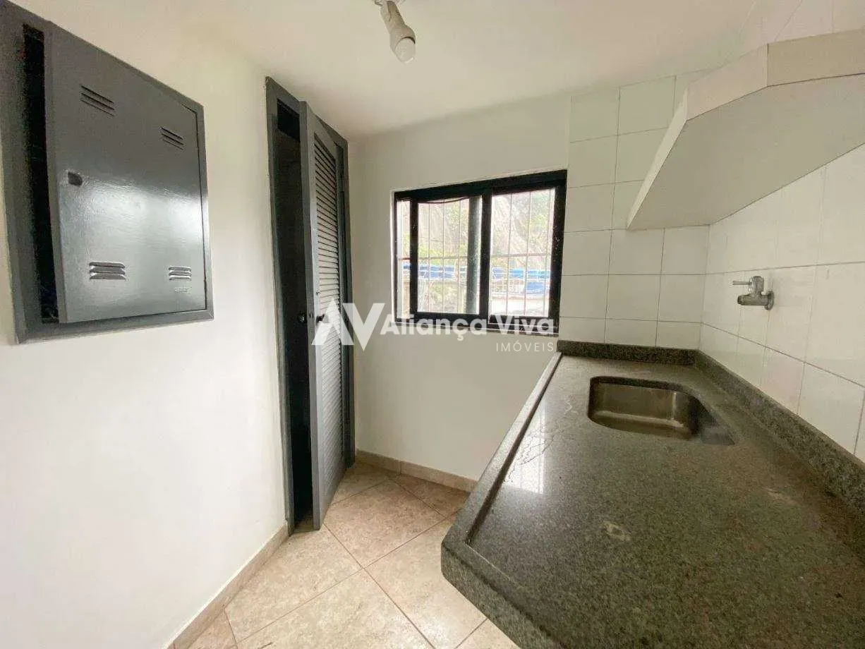 Casa, 824 m², com janelas do piso ao teto — photo 34