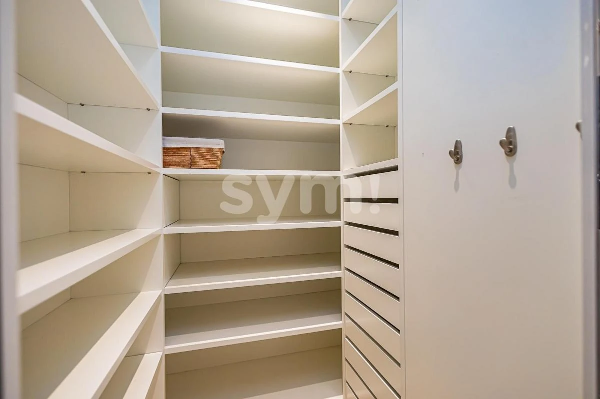 392 m² furnished apartment with 3 bedrooms and 5 baths — photo 9