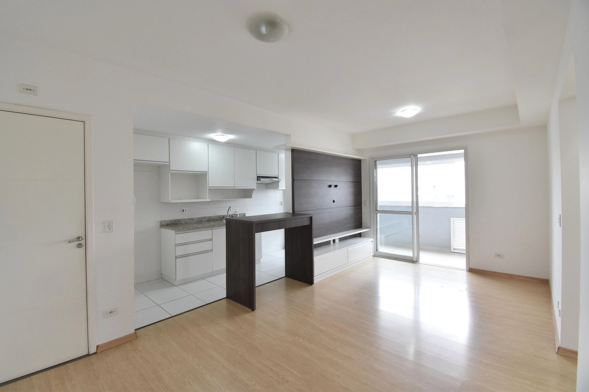 2-bedroom apartment with a grill on the balcony — photo 27
