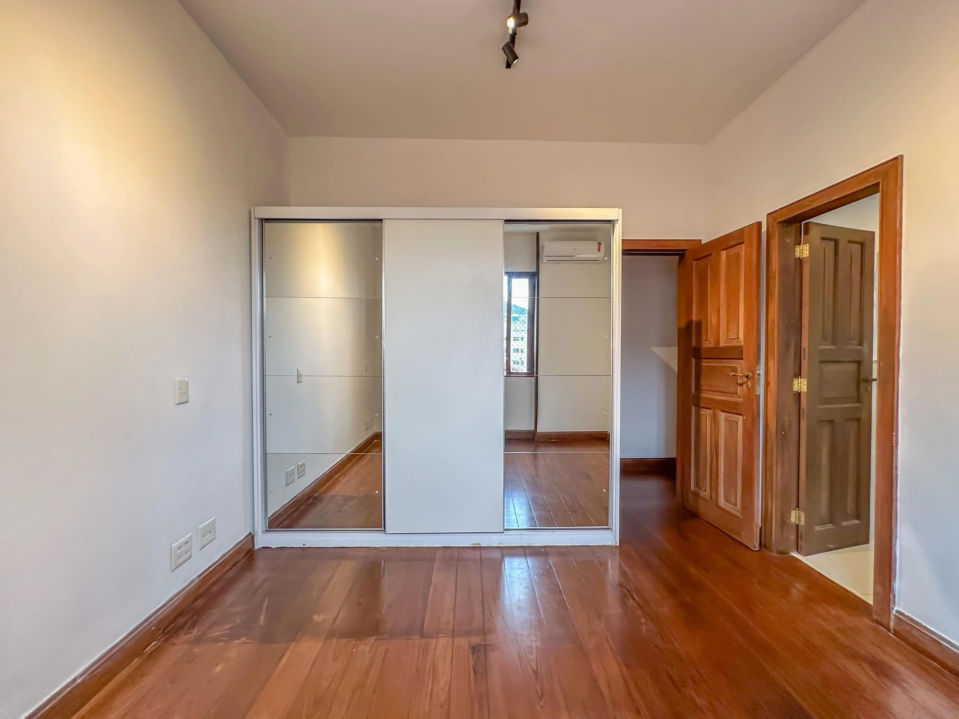 Apartment, 275 m², with a glass-enclosed balcony — photo 14