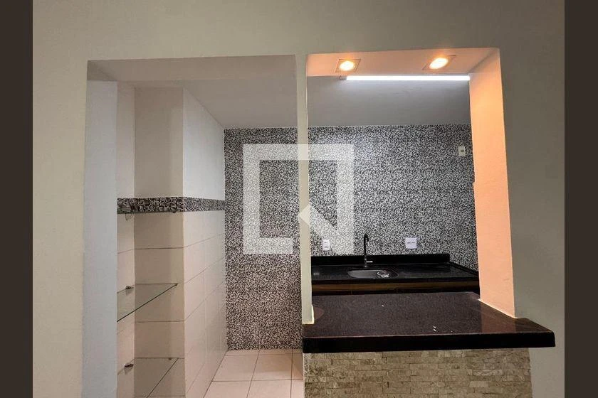 2-bedroom apartment in a building with a gym — photo 2