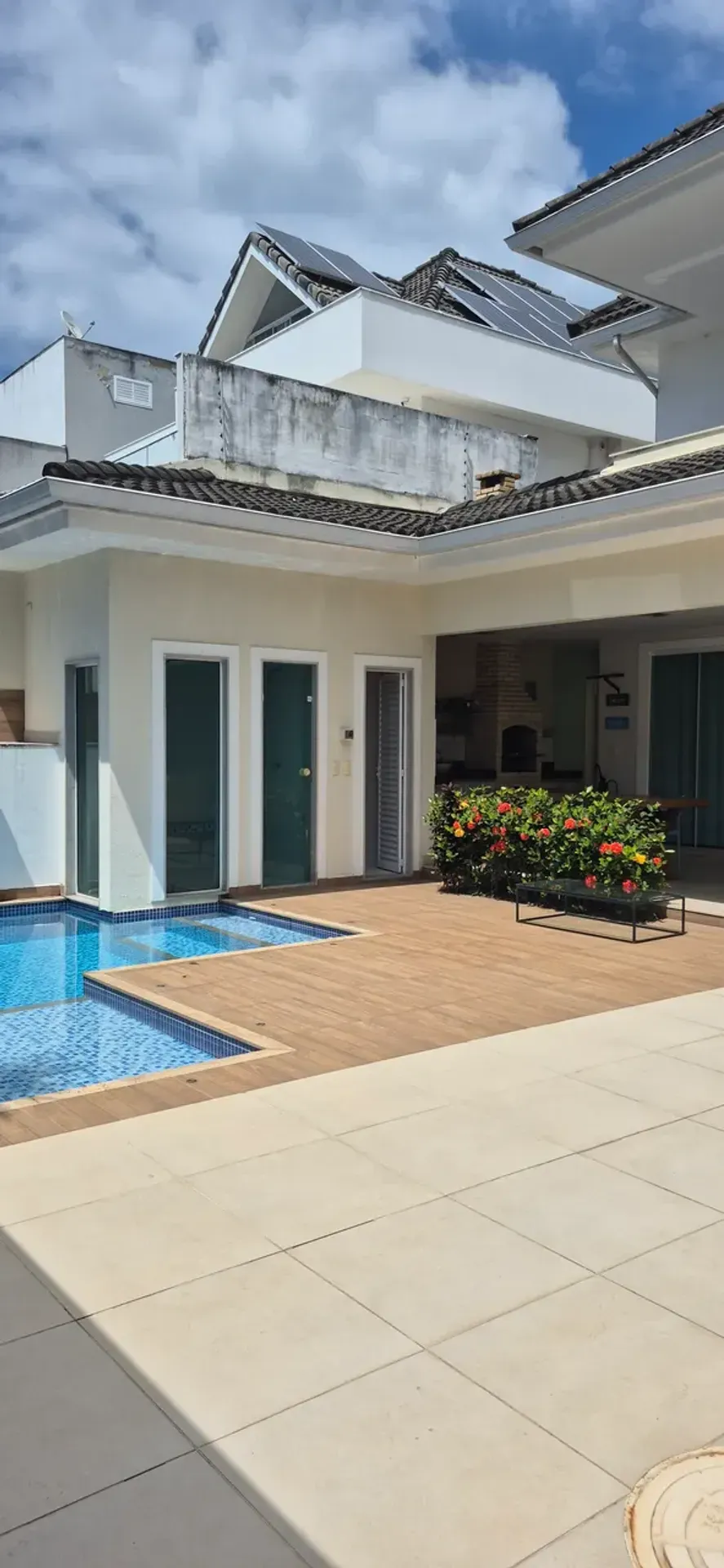 Furnished triplex house with 5 bedrooms and 300 m² — photo 2