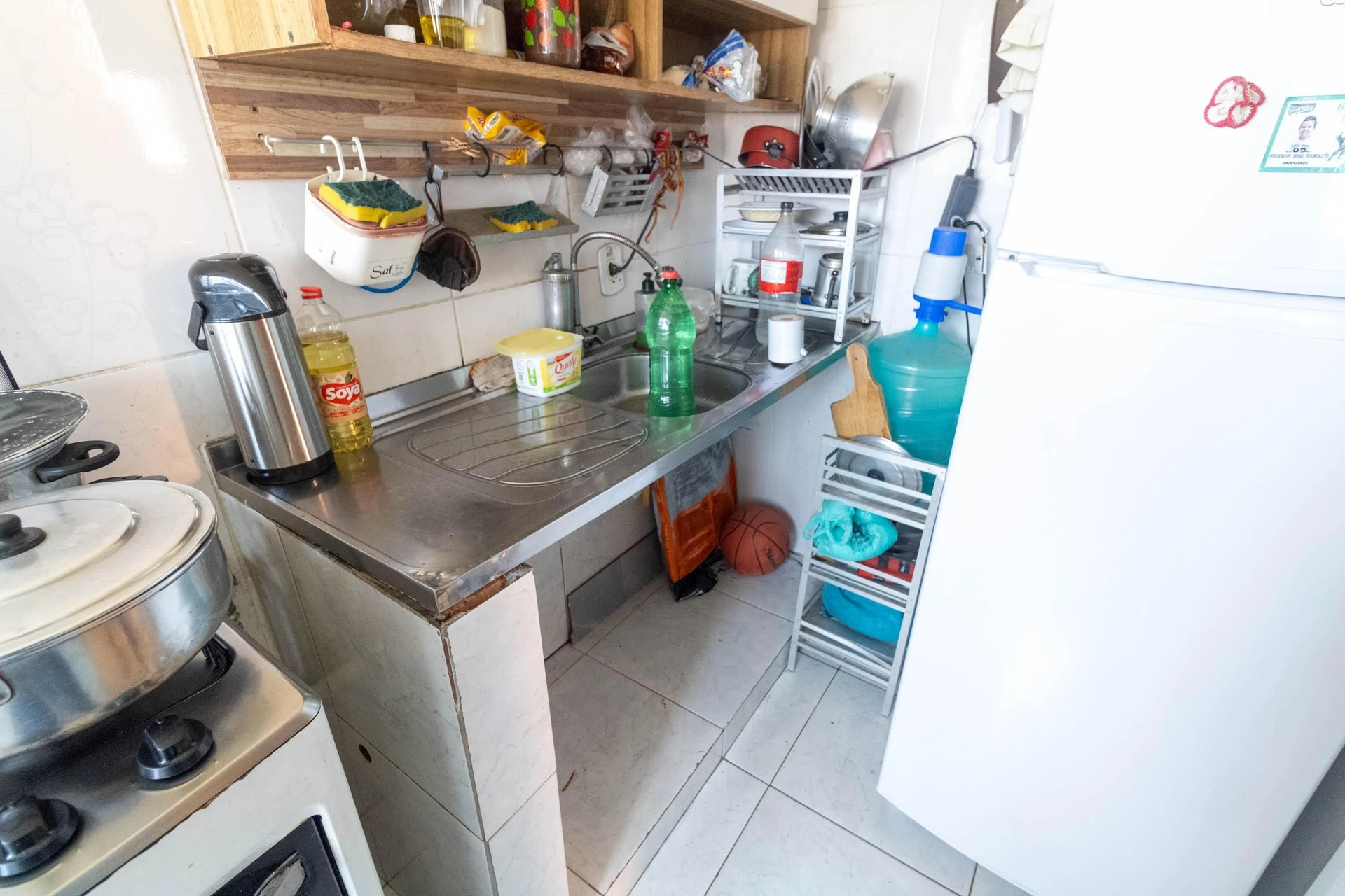 Furnished 2-bedroom apartment with 1 bathroom and parking — photo 2