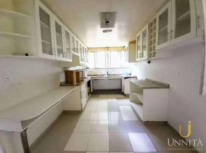 Вид на горы и 8 спален: дом 584 м² — photo 10